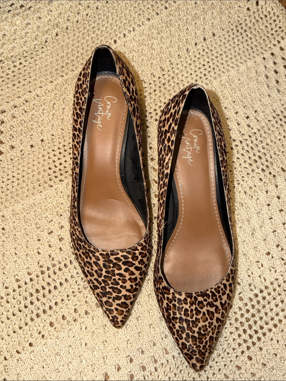 Crown Vintage Leopard Print Pointed Toe Low Block Heel Pumps - Brown/Tan 2”